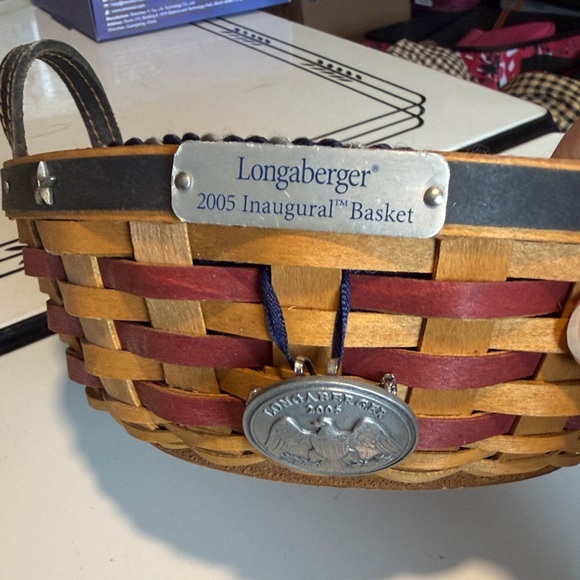 Longaberger 2005 Inaugural Basket w/Liner, Protector and Tie-on - Picture 3 of 3
